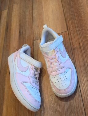 Nike Kids White and Light Pink velcro Sneakers